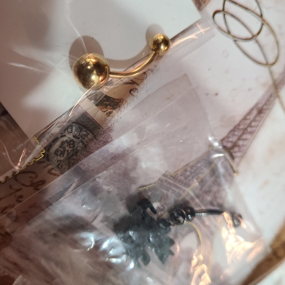 Belly piercings - Picture 5 of 5